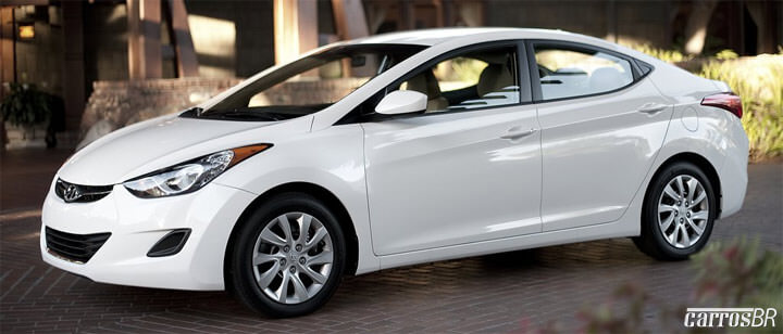 Hyundai Elantra branco