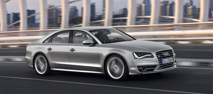 s8-2012-correndo Audi S8 2012
